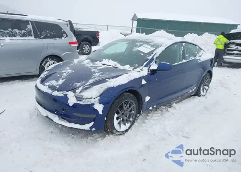 2022 Tesla Model 3 Rear-Wheel Drive z USA, uszkodzony, nr VIN 5YJ3E1EA3NF103783